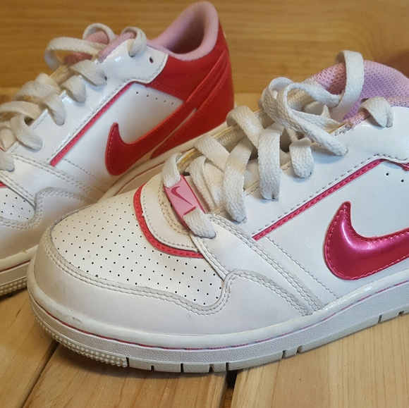 old classic nike shoes
